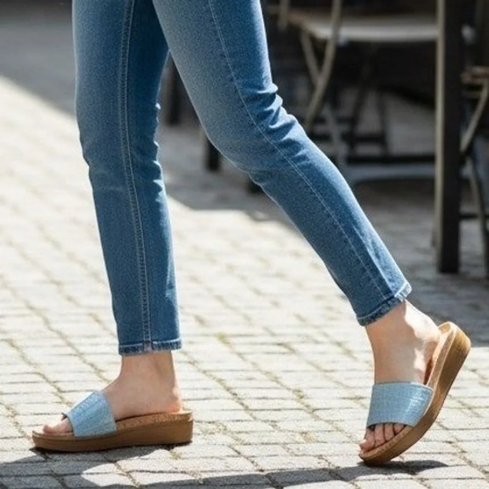 Donald Pliner Fiji Womens Platform Slide Sandals Size 8.5M Summer Light Blue